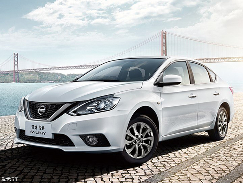 新轩逸·经典外观与现款轩逸一致,尾部增加"classic"标识;新轩逸