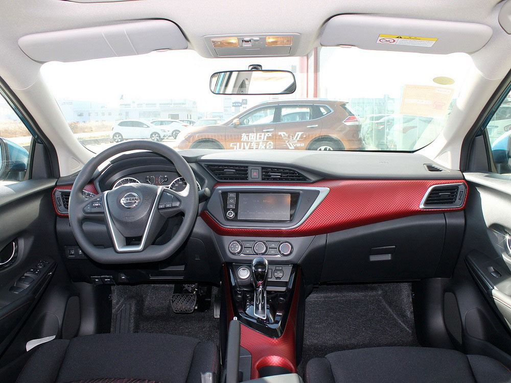 三图流看车:全新蓝鸟 相当潮流的内饰搭配让人热血沸腾