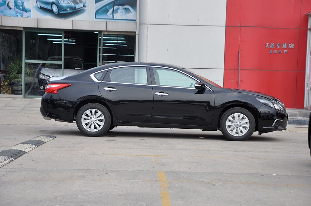 三图流看车:听说有美国车feel的天籁 到哪都要被围着转一圈